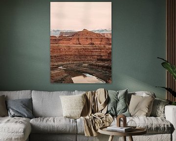 Zonsondergang in Canyonlands National Park met de Colorado rivier in beeld. van Kim Voogsgeerd