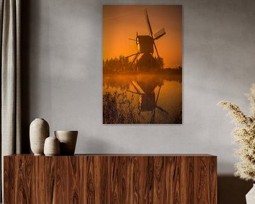 Molen in ochtendgloren bij kinderdijk van Tonny Visser-Vink