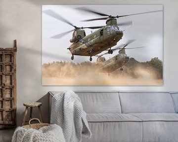 Twee Chinook transport helikopters creëren een enorme stofwolk van Jimmy van Drunen