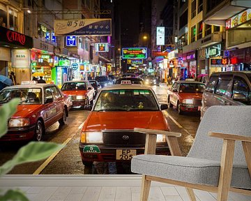 Rode taxi en neonverlichting in Hong Kong van Teun Janssen