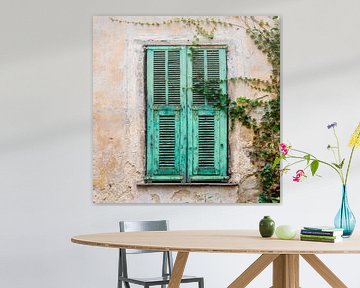 Alte türkisfarbene Fensterläden in Italien von Ellis Peeters