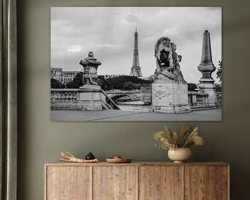 Straatbeeld met Eiffeltoren in Parijs van Kiki Multem