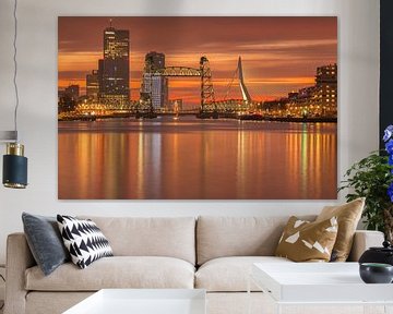 Oranje zonsondergang in Rotterdam van Ilya Korzelius
