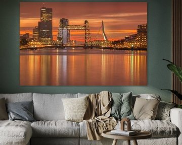 Oranje zonsondergang in Rotterdam van Ilya Korzelius