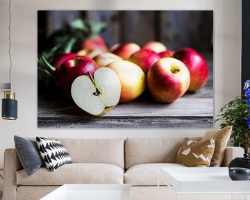 SF 11505579 Äpfel auf rustikalem braunem Hintergrund von BeeldigBeeld Food & Lifestyle