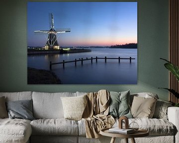 Windmühle mit Blick auf das Wasser von Hannon Queiroz