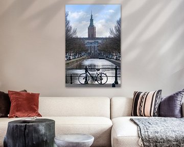 Typisch en iconisch Hollands grachtengezicht op de Sint-Jakobskerk van Digikhmer