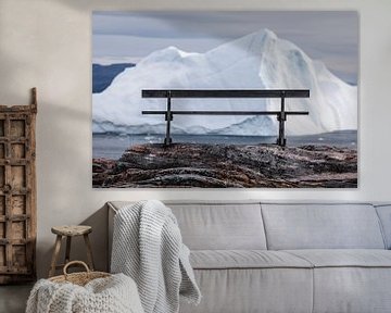 Romantisch bankje voor ijsschots in Groenland van Martijn Smeets