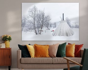 Winterlandschap met tipi tent, bomen en hondenslee van Martijn Smeets