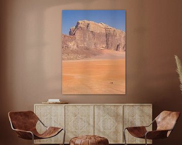 Nomade in de Wadi Rum woestijn in Jordanië van Teun Janssen