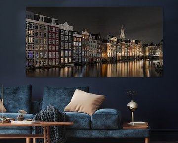 Nachtfotografie - Amsterdam wonen aan het Damrak... van Bert v.d. Kraats Fotografie