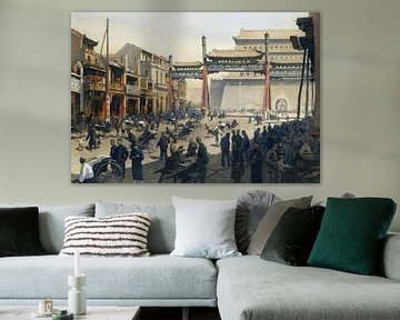 Het drukke straatbeeld van Beijing voor de Qianmen-poort, ERICH KIPS, Ca. 1900-1920 van Atelier Liesjes