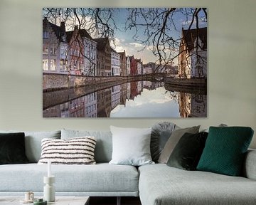Brugse Spiegelrei en Spinolarei met reflectie in het water | Stadsfoto van Daan Duvillier