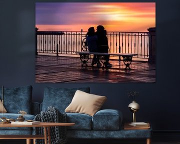 Deux amoureux dans un coucher de soleil coloré sur Gea Gaetani d'Aragona