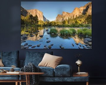 El Capitan weerspiegeld in de Merced River, Yosemite National Park, Californië, VS. van Markus Lange