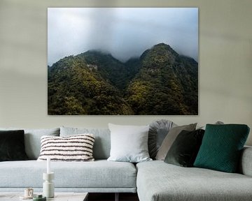 Berggipfel von Madeira zwischen den Wolken von Justin T