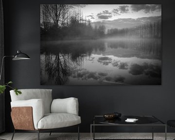 Rustgevend spiegelbeeld in zwart wit van Gelein Jansen