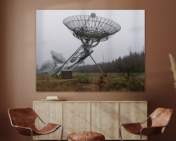 Radio telescoop in de natuur gefotografeerd van L Swinkels