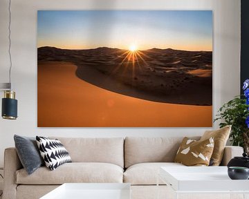 Zonsopkomst in de Sahara woestijn van Marokko van Chris Heijmans