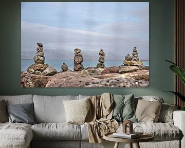 Vier steenmannetjes in Reykjavik van Frans Blok