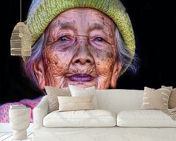 Old woman in Bali by Ewout Paulusma