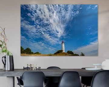 Nuages de moutons au-dessus du phare de l'île de Hiddensee