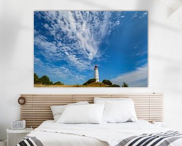 Schäfchenwolken über dem Leuchtturm auf der Insel Hiddensee