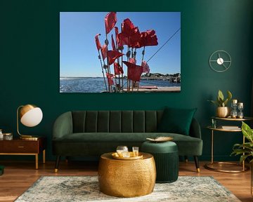 rode vlaggen bij de vissersboot, Vitte, Hiddensee van GH Foto & Artdesign