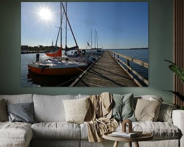 Motorboote & Segelschiffe im Hafen Altefähr von GH Foto & Artdesign