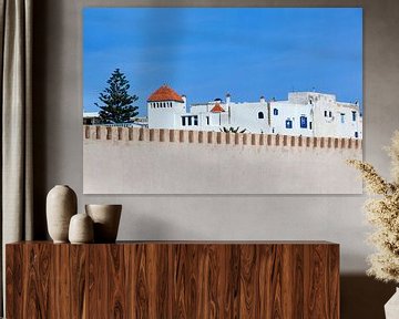 Oude stadsmuur van de medina in Essaouira in Marokko van Peter de Kievith Fotografie