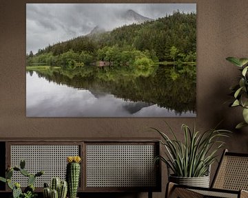 Nebliger Bergsee in Schottland Isle of Skye!