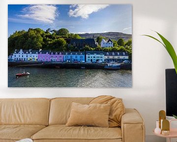 Gekleurde huisjes haven Portree Schotland van Peter Haastrecht, van