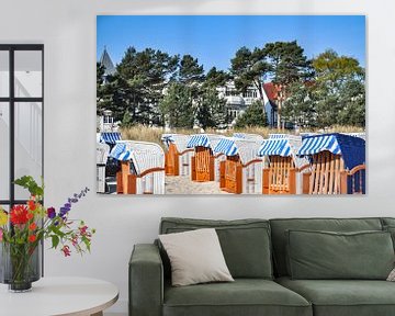 wit-blauw-bruine strandstoelen in Binz, Rügen van GH Foto & Artdesign