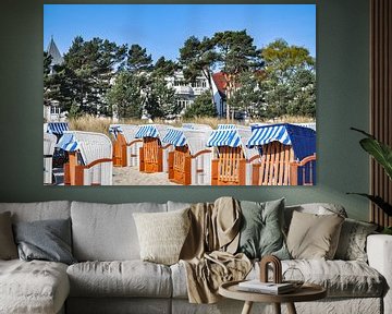 weiß-blau-braune Strandkörbe in Binz, Rügen von GH Foto & Artdesign