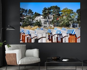 wit-blauw-bruine strandstoelen in Binz, Rügen van GH Foto & Artdesign