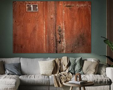 Braune Tür in der Provence von Everards Photography