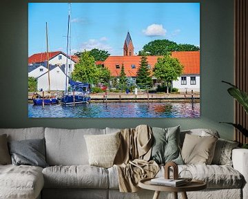 Ländliche Szene am Fluss Ryck in Greifswald. von Michaela Bechinie