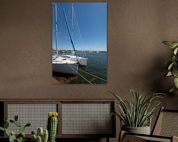 Zeiljacht in de haven Bregge, Rügen van GH Foto & Artdesign