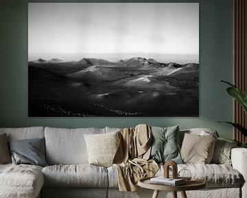 Paysage volcanique de Lanzarote en noir et blanc | Les Îles Canaries sur ellenklikt