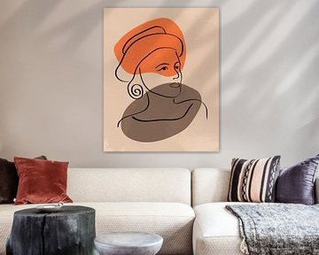 Lijntekening van een vrouw met hoed met twee organische vormen in oranje en bruin van Tanja Udelhofen