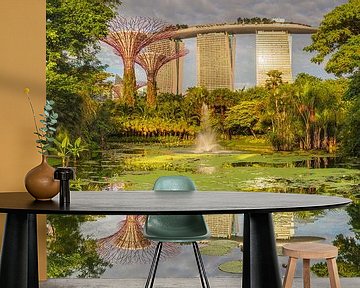 Uitzicht vanuit de Gardens by the Bay naar het Marina Bay Sands Hotel, Singapore van Markus Lange