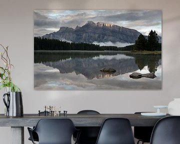 Mount Rundle und Two Jack Lake, Banff National Park, Alberta, Canada