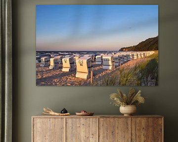 weiße Strandkörbe, Sonnenuntergang am Nordstrand in Göhren auf Rügen von GH Foto & Artdesign