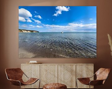 Bateau à moteur sur la plage sud de Göhren, sur l'île de Rügen sur GH Foto & Artdesign