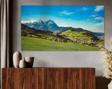 Schweiz Berglandschaft mit grünen Hügeln. Landschaftsfotografie von Frank van Hulst