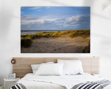 Paysage de dunes néerlandais avec vue sur la mer sur Frank van Hulst