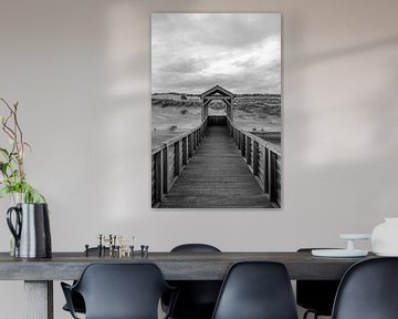 Brug met prachtige duinen. Zwart wit fotografie van Frank van Hulst