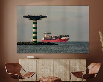 Container ship on the Nieuwe Waterweg. by scheepskijkerhavenfotografie