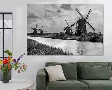 De oude windmolens op de Kinderdijk (z/w) van Stefan Verheij