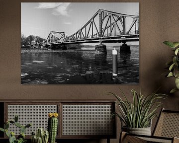 Glienicke Bridge zwart-wit in de winter van Frank Herrmann